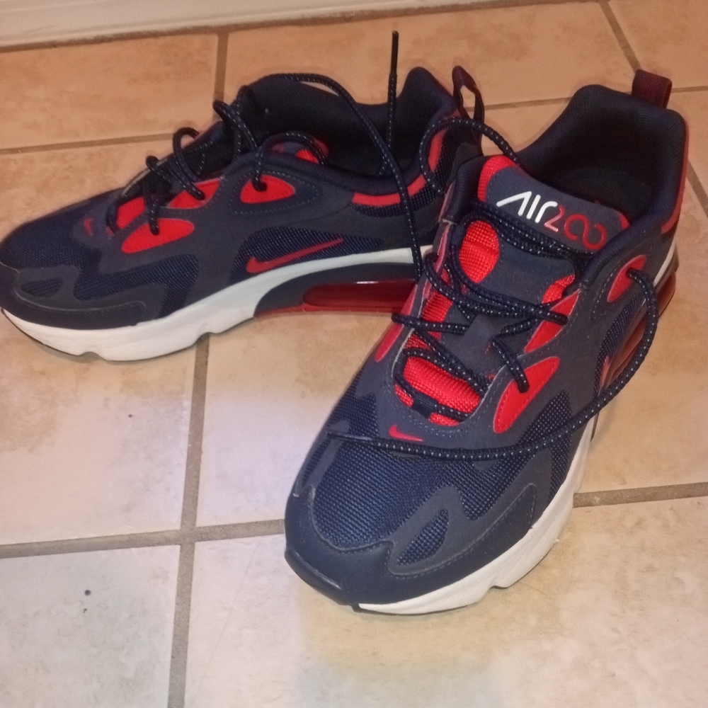 Men's 7.5 Nike Air Max 200